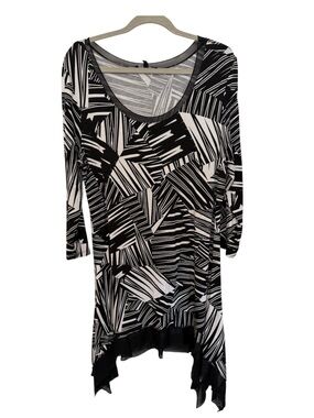 Cable & Gauge Black and White Abstract Tunic